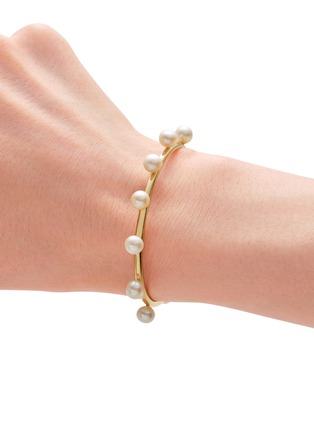 细节 - 点击放大 - BIJOU DE M - Dot Pearl 18K Gold Plated Sterling Silver Freshwater Pearl Bangle — Size L