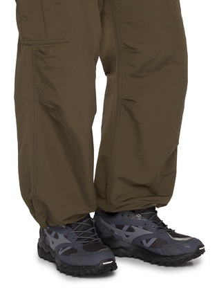 模特儿示范图 - 点击放大 - MIZUNO - Wave MUJIN TL GTX Men's Sneakers