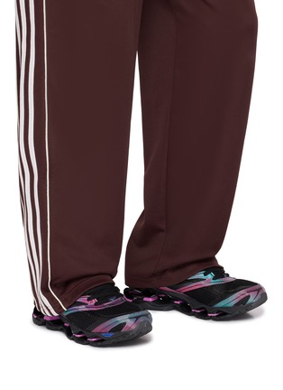 模特儿示范图 - 点击放大 - MIZUNO - Wave Prophecy LS Tokyo Drift Men's Sneakers