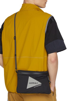 模特儿示范图 - 点击放大 - AND WANDER - X Gramicci Nylon Sacoche