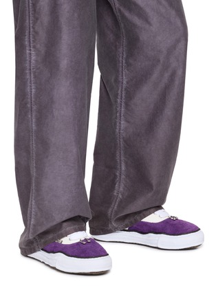 模特儿示范图 - 点击放大 - BONBOM - X MMY Piercing Baker Men's Sneakers