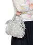 模特儿示范图 - 点击放大 - GOODBAI - Star Printed Shoulder Bag