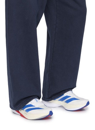 模特儿示范图 - 点击放大 - ADIDAS - Adizero Boston 13 Men's Sneakers