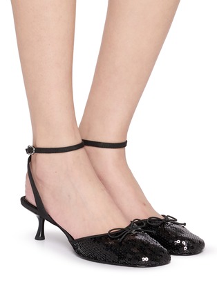 模特儿示范图 - 点击放大 - CIRCUS BY SAM EDELMAN - 50 Rosetta Sequin Pumps