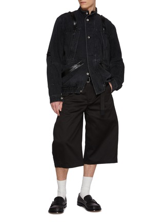 模特儿示范图 - 点击放大 - SACAI - Oversized Dark Wash High Neck Leather Trim Denim Jacket