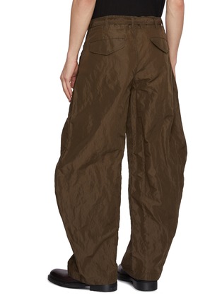 背面 - 点击放大 - SACAI - Belted Curved Leg Treated Crinkled Nylon Pants
