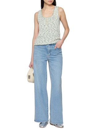 模特儿示范图 - 点击放大 - CRUSH COLLECTION - 方领排扣肌理背心