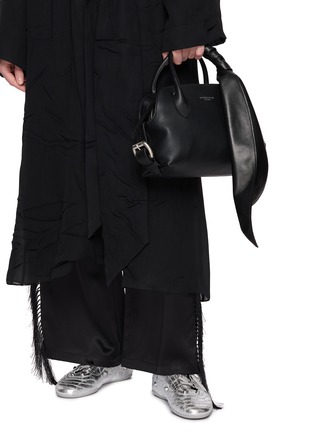 模特儿示范图 - 点击放大 - 90169 - Small Audun Leather Shoulder Bag