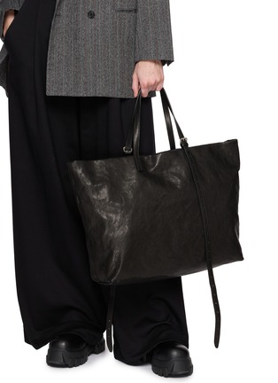 模特儿示范图 - 点击放大 - ANN DEMEULEMEESTER - Bes Tote Bag