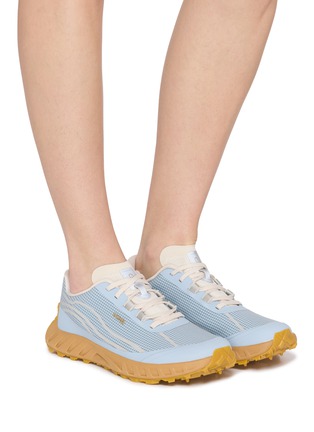 模特儿示范图 - 点击放大 - NORDA - 002 Low Top Unisex Sneakers