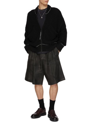 模特儿示范图 - 点击放大 - THE VIRIDI-ANNE - Oversized Contrast Stitch Zip Up Cotton Linen Knit Cardigan