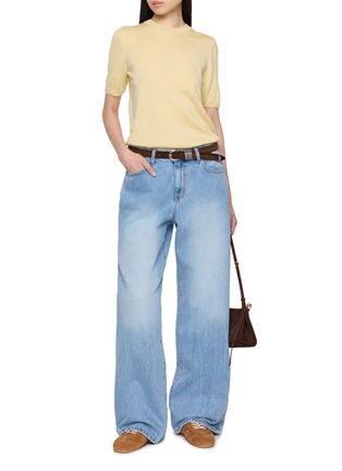 模特儿示范图 - 点击放大 - R2W PRIVATE LABEL - Carrow Light Wash Jeans