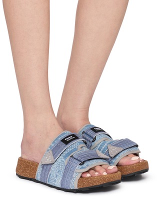 模特儿示范图 - 点击放大 - FLOWER MOUNTAIN - NWA Unisex Slippers