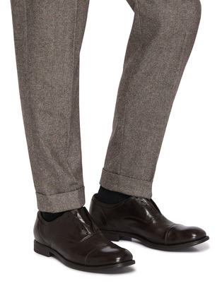 模特儿示范图 - 点击放大 - OFFICINE CREATIVE - Charonicle 122 Leather Derby Shoes