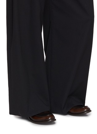 模特儿示范图 - 点击放大 - OFFICINE CREATIVE - Arc 525 皮革乐福鞋