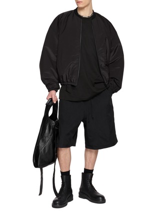 模特儿示范图 - 点击放大 - FEAR OF GOD - Drawstring Logo Front Shorts