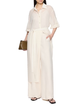 模特儿示范图 - 点击放大 - R2W - Gillian Sheer Belted Wool Blend Dress