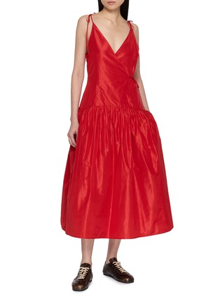 模特儿示范图 - 点击放大 - THE LOOM - Contour Silk Wrap Dress