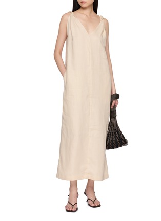 模特儿示范图 - 点击放大 - THE LOOM - Knotted Shoulder Draped Maxi Dress
