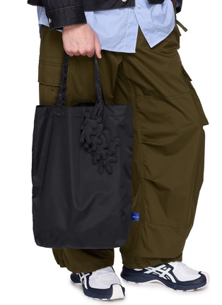 模特儿示范图 - 点击放大 - COMME DES GARÇONS SHIRT - Charm Vertical Tote Bag