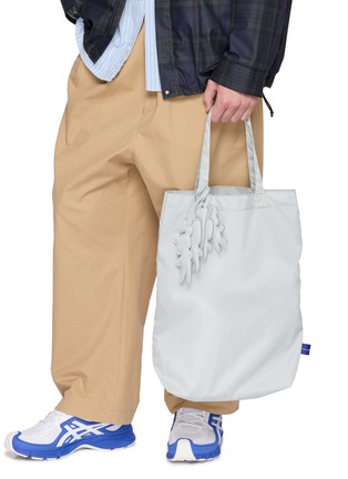 模特儿示范图 - 点击放大 - COMME DES GARÇONS SHIRT - Charm Vertical Tote Bag