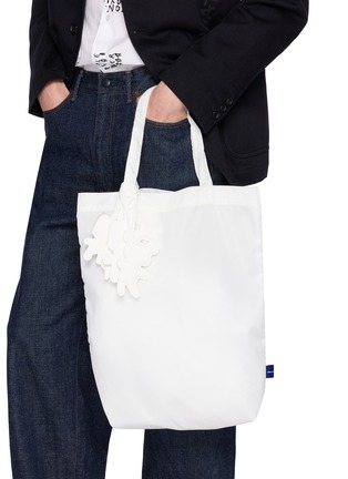 模特儿示范图 - 点击放大 - COMME DES GARÇONS SHIRT - Charm Vertical Tote Bag