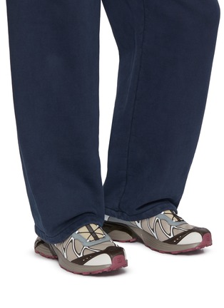 模特儿示范图 - 点击放大 - SALOMON - XT-Whisper Low Top Men's Sneakers
