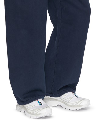 模特儿示范图 - 点击放大 - SALOMON - XT-6 Low Top Men's Sneakers