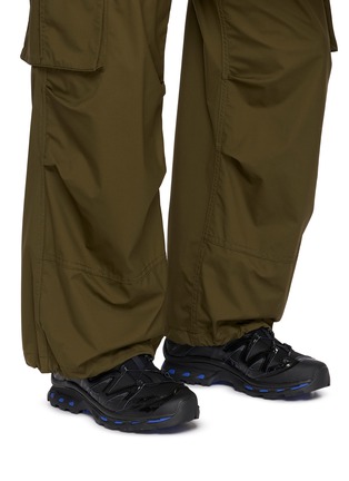 模特儿示范图 - 点击放大 - SALOMON - XT-QUEST RECON Unisex Sneakers