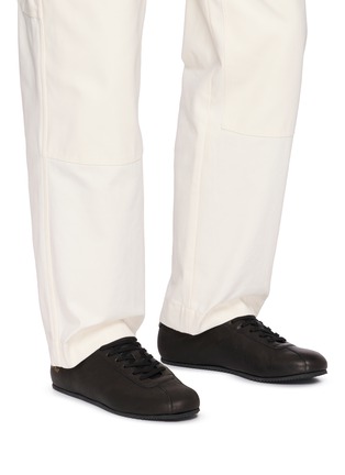 模特儿示范图 - 点击放大 - COMMON PROJECTS - Driving Shoe Leather Men's Sneakers