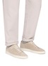 模特儿示范图 - 点击放大 - COMMON PROJECTS - Achilles Slim Premium Suede Men's Sneakers
