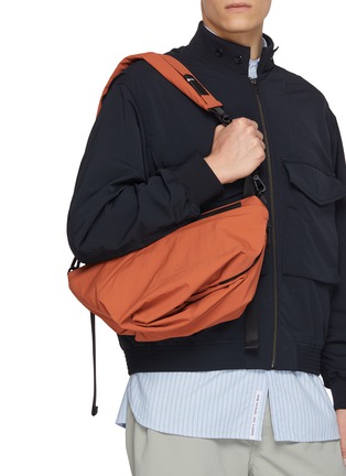 模特儿示范图 - 点击放大 - CÔTE&CIEL - ADDA 收纳肩带