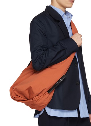 模特儿示范图 - 点击放大 - CÔTE&CIEL - AÓOS NANO 可钩挂收纳袋