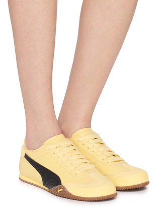 模特儿示范图 - 点击放大 - PUMA - Bella UT LEA Low Top Women's Sneakers