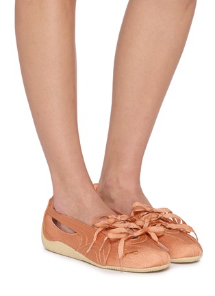 模特儿示范图 - 点击放大 - PUMA - Speedcat Ballet Nova Satin Women's Sneakers