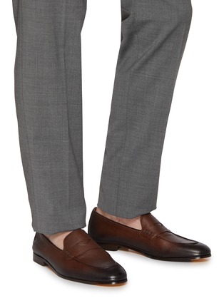 模特儿示范图 - 点击放大 - DOUCAL'S - 皮革便士莫卡辛鞋