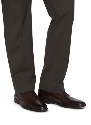 模特儿示范图 - 点击放大 - DOUCAL'S - 皮革德比波士顿鞋