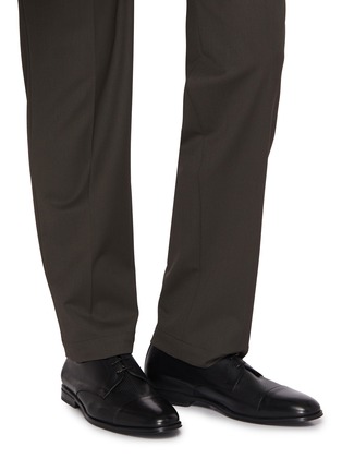 模特儿示范图 - 点击放大 - DOUCAL'S - 皮革德比波士顿鞋