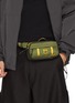 模特儿示范图 - 点击放大 - ELLIKER - X Hikerdelic Semer Sling Bag 1L
