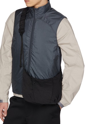 模特儿示范图 - 点击放大 - F/CE. - Textured Twill Pouch