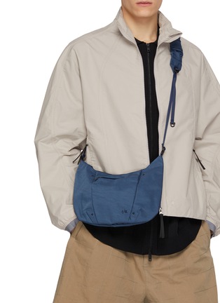 模特儿示范图 - 点击放大 - F/CE. - Textured Twill Pouch