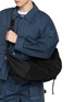 模特儿示范图 - 点击放大 - F/CE. - 420 Re/Cor Shoulder Bag