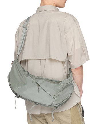 模特儿示范图 - 点击放大 - F/CE. - 420 Re/Cor Shoulder Bag