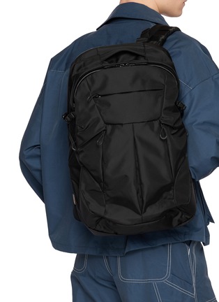 模特儿示范图 - 点击放大 - F/CE. - 420 Re/Cor Ballon Backpack