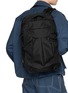 模特儿示范图 - 点击放大 - F/CE. - 420 Re/Cor Ballon Backpack