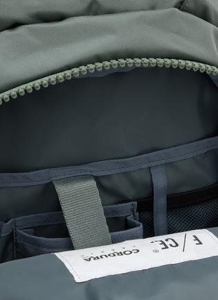 细节 - 点击放大 - F/CE. - 420 Re/Cor Ballon Travel Backpack