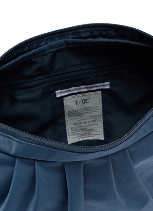 细节 - 点击放大 - F/CE. - Textured Twill Body Shoulder Bag