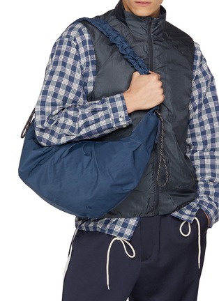 模特儿示范图 - 点击放大 - F/CE. - Textured Twill Body Shoulder Bag