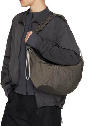 模特儿示范图 - 点击放大 - F/CE. - Textured Twill Body Shoulder Bag