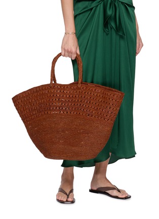 模特儿示范图 - 点击放大 - LIMAIA - Rinah Raffia Tote Bag